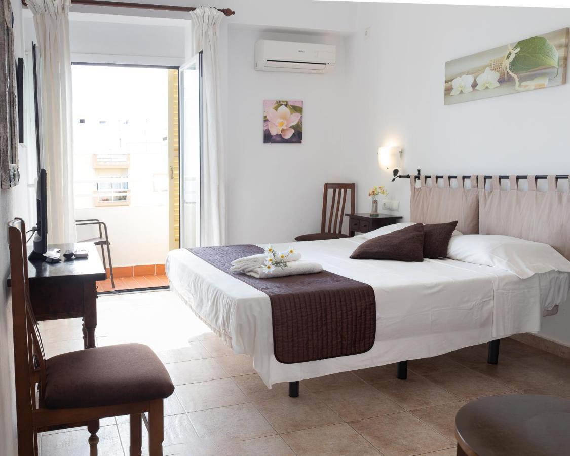 Hostal Yebisah Santa Eularia des Riu Exteriér fotografie