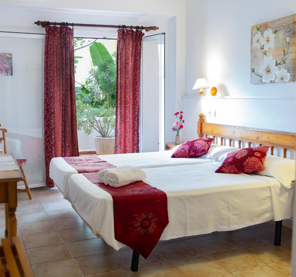 Hostal Yebisah Santa Eularia des Riu Exteriér fotografie