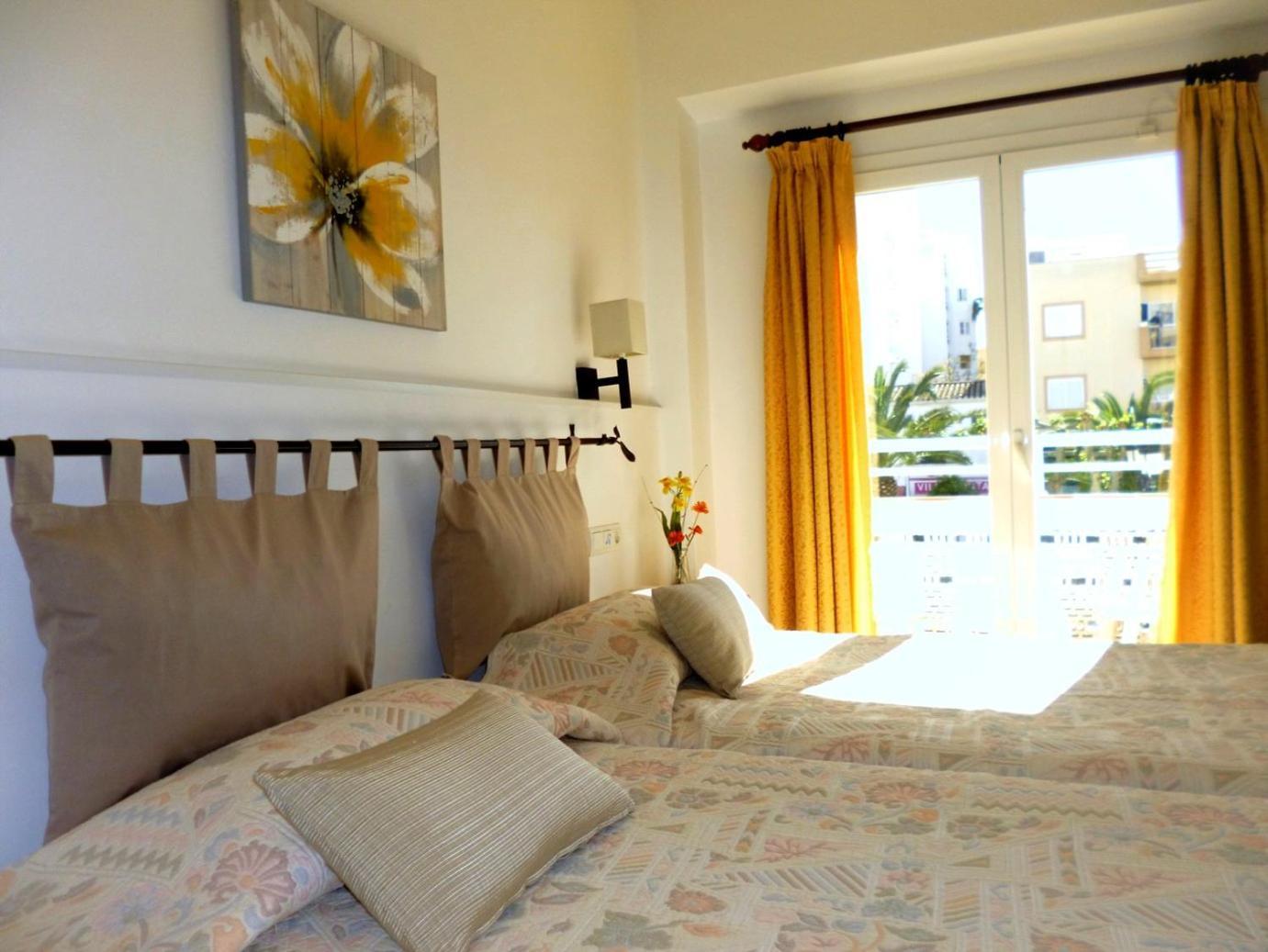 Hostal Yebisah Santa Eularia des Riu Exteriér fotografie