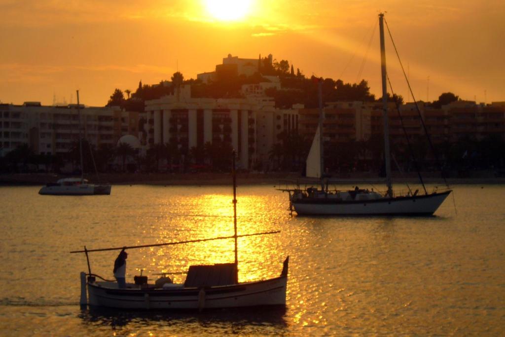 Hostal Yebisah Santa Eularia des Riu Exteriér fotografie