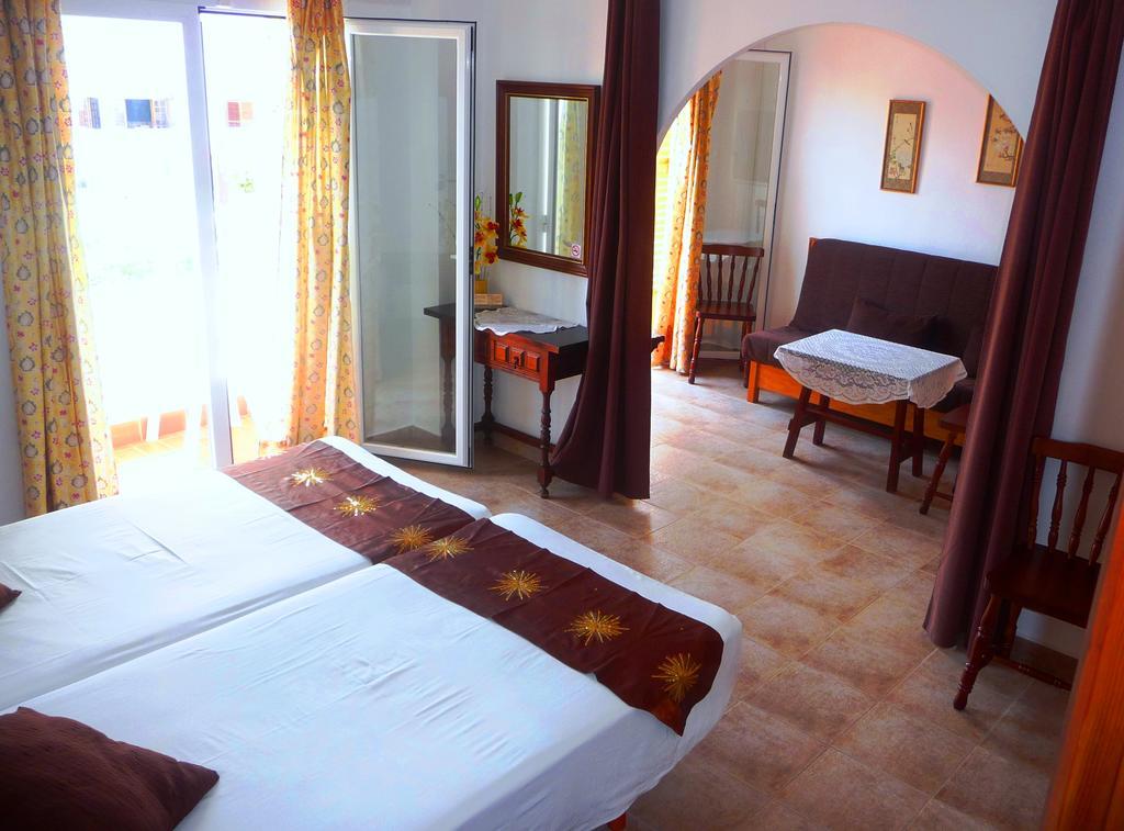 Hostal Yebisah Santa Eularia des Riu Exteriér fotografie