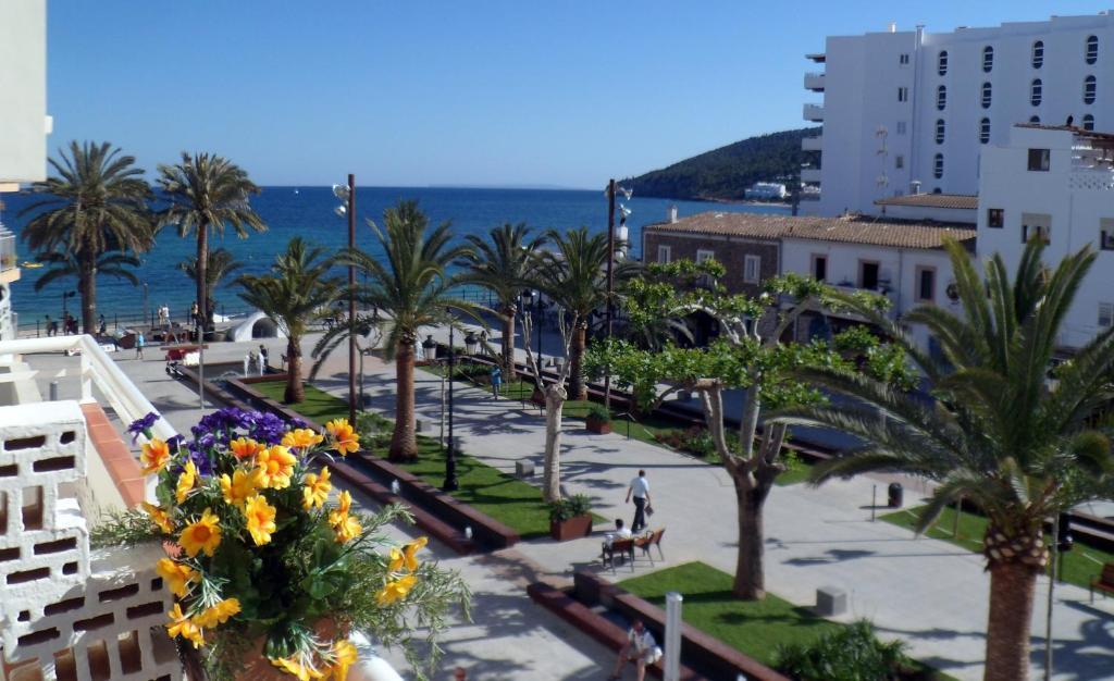 Hostal Yebisah Santa Eularia des Riu Exteriér fotografie